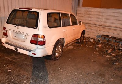 حبس متهم تورط بسرقة عدة سيارات بمحافظة العاصمة