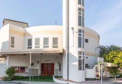 استكمال صيانة جامع بن درباس ومسجد أمهات المؤمنين بمحافظة المحرق
