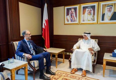 وزير الخارجية يستقبل سفير الولايات المتحدة الأمريكية لدى مملكة البحرين 