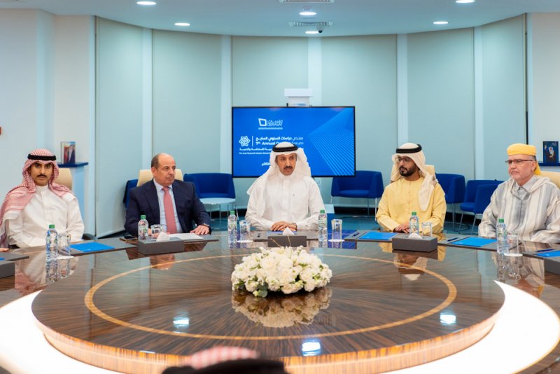 الدكتور الشيخ عبدالله بن أحمد يستعرض دور مركز "دراسات" في تعزيز العمل العربي المشترك
