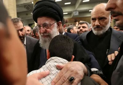 طهران تتوعد إسرائيل.. وآلاف الإيرانيين يشاركون بتشييع أفراد الحرس الثوري