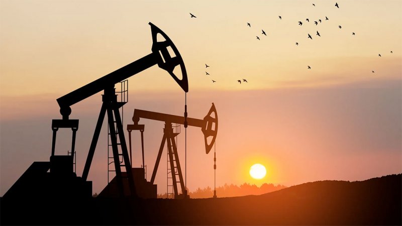 النفط يصعد بأكثر من 4% في أسبوع وسط مخاوف بشأن الإمدادات