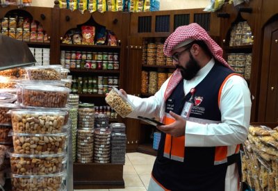 مع قرب حلول عيد الفطر المبارك.. وزارة الصناعة والتجارة تكثف حملاتها الرقابية على الأسواق التجارية