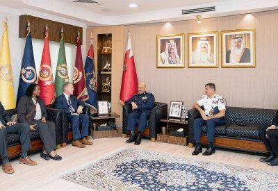رئيس الأمن العام يستقبل المدير العام لخدمة التحقيقات الجنائية بالبحرية الأمريكية