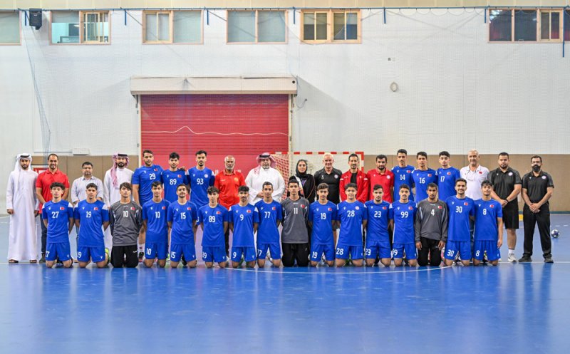 عضو مجلس "الأولمبية" تتابع تحضيرات منتخب اليد لدورة الألعاب الخليجية للشباب