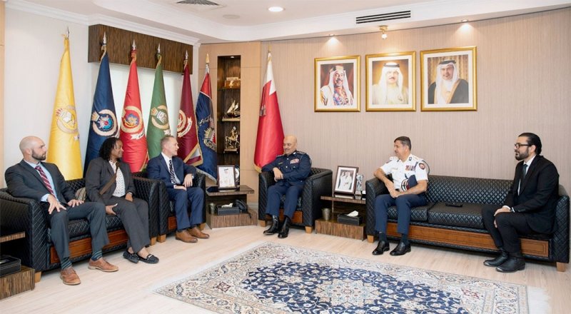 رئيس الأمن العام يستقبل المدير العام لخدمة التحقيقات الجنائية بالبحرية الأمريكية