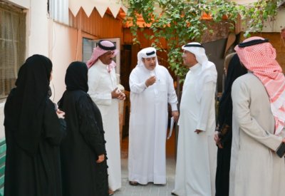 محافظ الشمالية يطلع على أحد المنازل المستفيدة من مشروع "بيوت" الخيري في الشاخورة