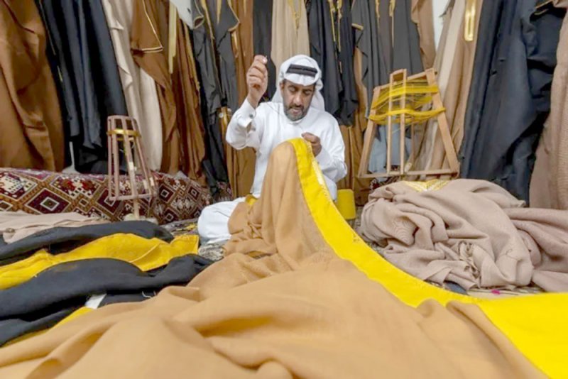 “البشت”... تراث وحاضر خليجي يتألق منذ 5 قرون
