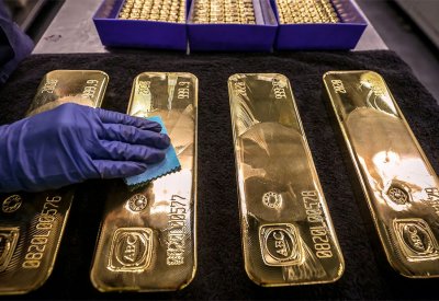 الذهب يواصل الارتفاع للأسبوع الرابع على التوالي