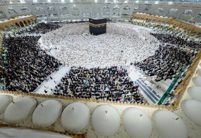 السعودية تعلن تقديم تاريخ انتهاء تأشيرة العمرة قبل موسم الحج