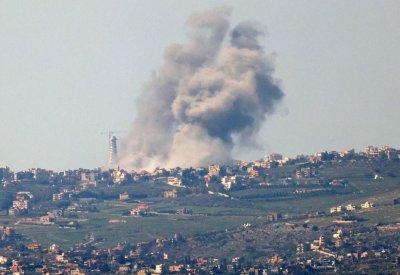 غارات إسرائيلية على جنوب لبنان.. وجرح جنود إسرائيليين في انفجار غامض