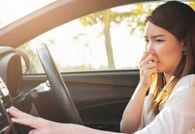 لماذا تنبعث رائحة كريهة من مكيف هواء السيارة؟   