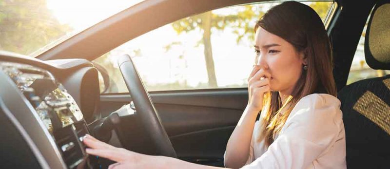 لماذا تنبعث رائحة كريهة من مكيف هواء السيارة؟   
