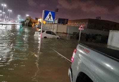 “حبال الفزعة” تنقذ عشرات السيارات من الغرق