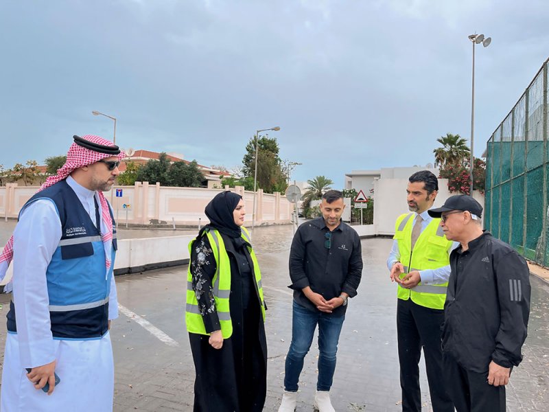 وزير شؤون البلديات والزراعة يتفقد جهود فرق الطوارئ للتعامل مع موجات الأمطار في المحافظات
