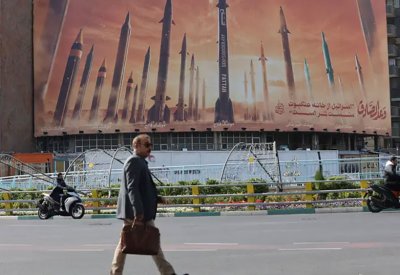 إسرائيل قد توجه ضربة محدودة داخل إيران.. مسؤول يرجح