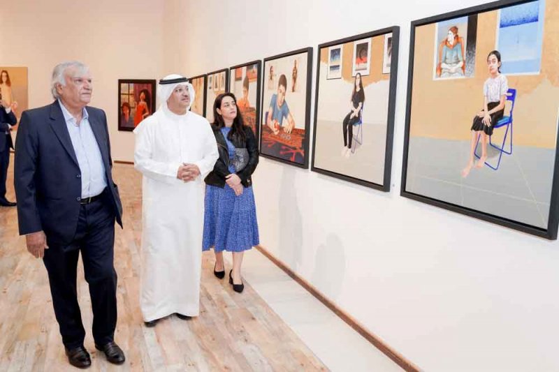 الفنان أصغر إسماعيل يرسم التراثي المحلي وحياة الناس البسطاء