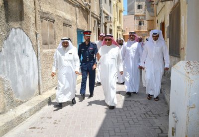 محافظ المحرق يواصل زياراته التفقدية للمنازل المتضررة بسبب الأحوال الجوية والأمطار الاستثنائية