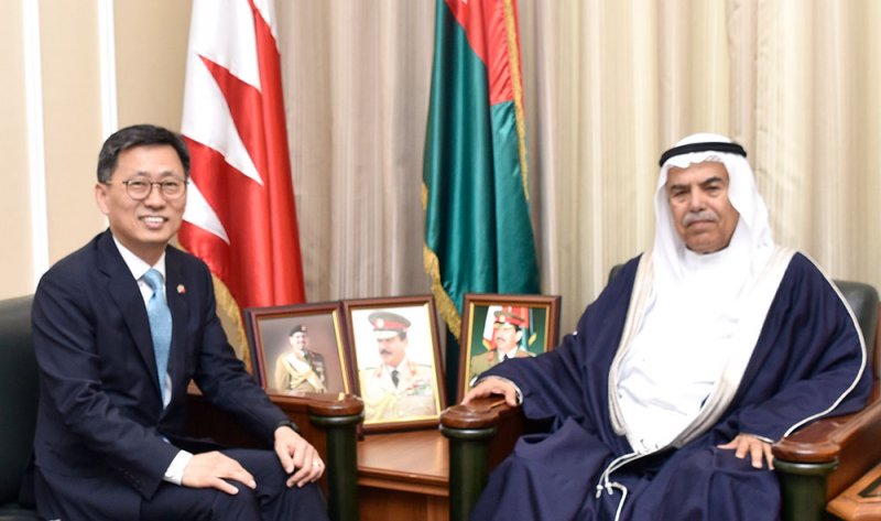 وزير شؤون الدفاع يستقبل سفير جمهورية كوريا الجنوبية