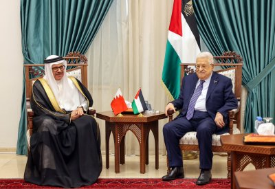وزير الخارجية يقوم بزيارة لرام الله ويسلم الرئيس الفلسطيني رسالة خطية من جلالة الملك