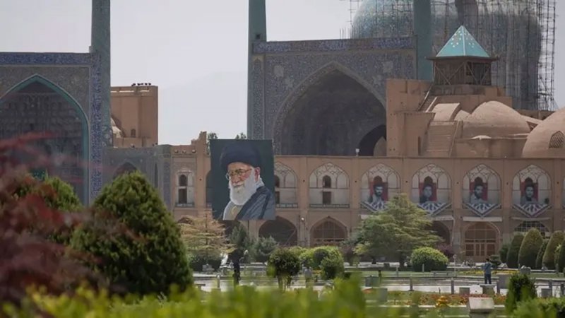"أجسام مشبوهة" وضجيج.. الرواية الإيرانية لما حدث بسماء أصفهان