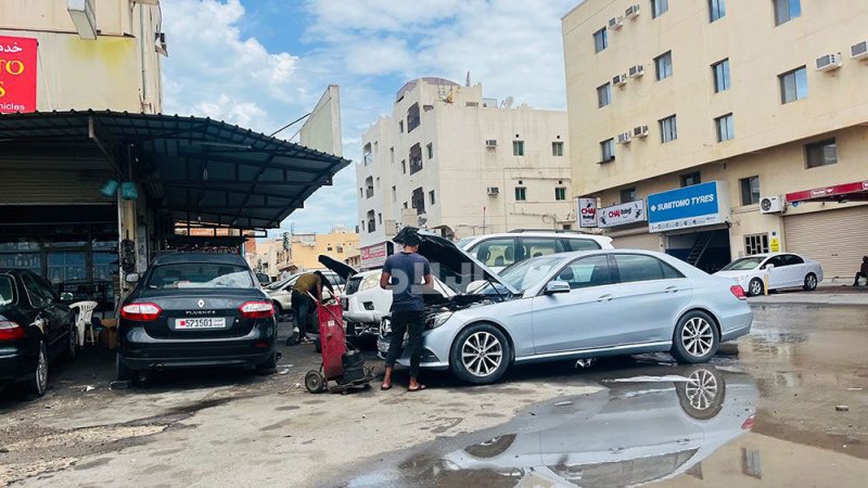 الكراجات تتربح على ظهور السيارات في الأمطار: مكاسب تصل إلى 4 آلاف دينار
