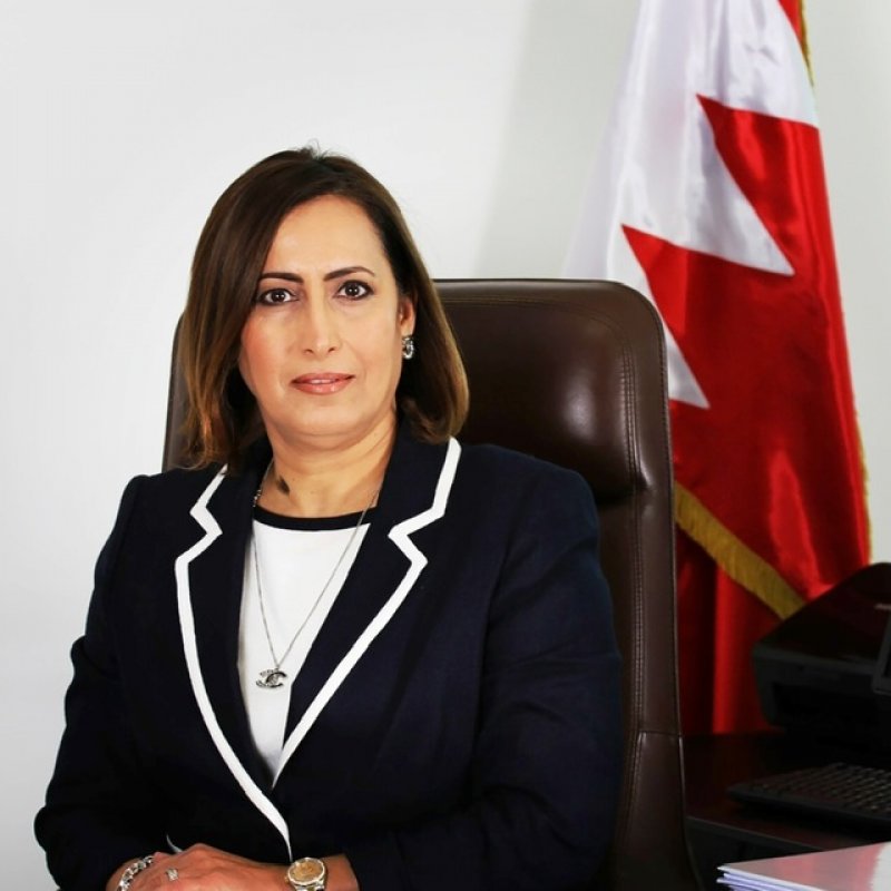 تثبيت عقود 80 طبيباً من الأطباء البحرينيين في مختلف التخصصات
