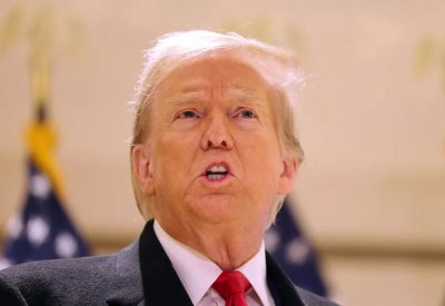 حملة ترامب تجمع 15 مليون دولار.. وعاصفة تلغي تجمعا انتخابيا