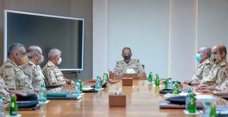 القائد العام لقوة دفاع البحرين يجتمع مع عدد من كبار ضباط قوة دفاع البحرين