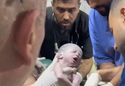 حدث في غزة.. أخرجوا "روحاً" حيّة من رحم أمها الميتة!