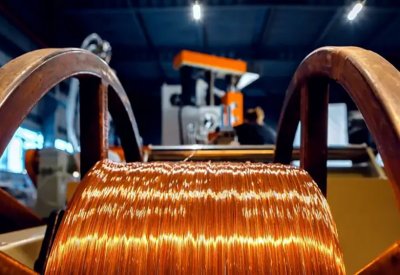 النحاس يقترب من 10000 دولار مع رهان المستثمرين على ارتفاع الطلب العالمي