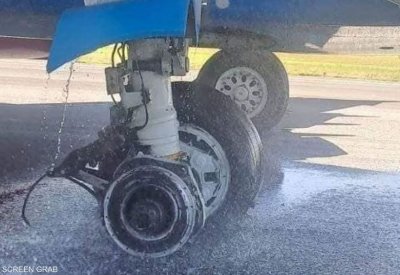 بالفيديو: هبوط اضطراري لطائرة بوينغ بعد انفصال عجلتها