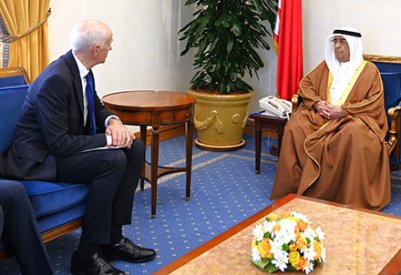سمو الشيخ محمد بن مبارك آل خليفة يستقبل رئيس "الملكية للجراحين" بدبلن و"البحرين الطبية"