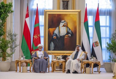 عُمان و الإمارات يؤكدان تعزيز التنسيق بما يخدم المصالح المشتركة ويقوي دعائم الاستقرار والأمن بالمنطقة