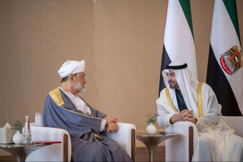 الإمارات وعُمان توقعان شراكات استثمارية بـ 129 مليار درهم