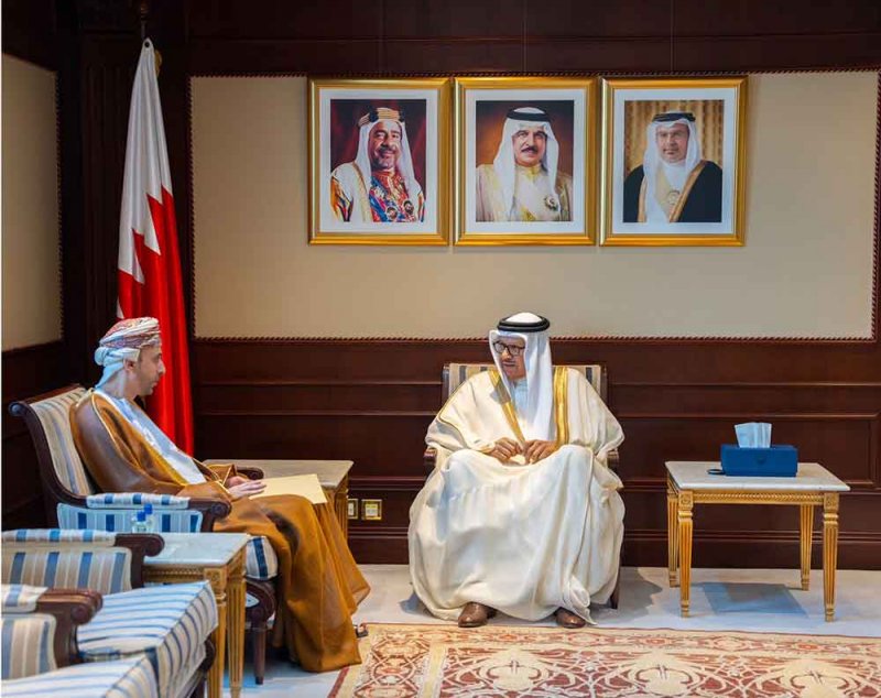 وزير الخارجية يستقبل سفير سلطنة عمان لدى مملكة البحرين
