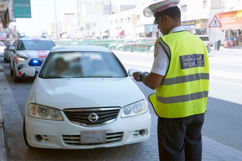المرور: ضبط عدد من الأشخاص المخالفين لممارستهم أنشطة النقل العام دون ترخيص