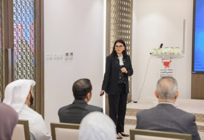 فوزية الجيب تدشن كتابًا شاملاً يوثّق مسيرة مجلس الشورى خلال 20 عامًا