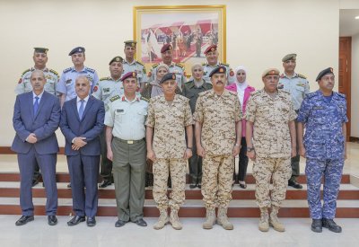 رئيس هيئة الأركان يستقبل وفد من كلية الدفاع الوطني الملكية بالمملكة الأردنية الهاشمية