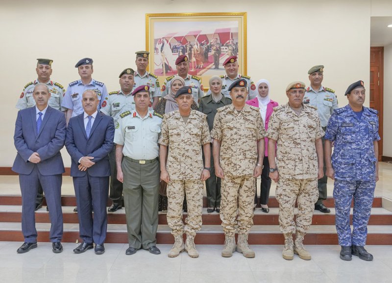رئيس هيئة الأركان يستقبل وفد من كلية الدفاع الوطني الملكية بالمملكة الأردنية الهاشمية