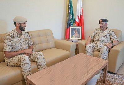 القائد العام لقوة دفاع البحرين يتفقد إحدى أسلحة ووحدات قوة دفاع البحرين