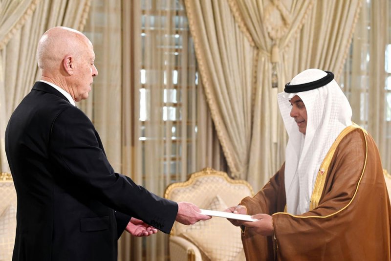 فخامة رئيس الجمهورية التونسية يتسلم أوراق اعتماد سفير مملكة البحرين في تونس