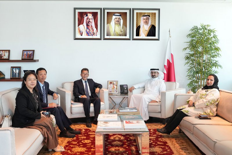 وزير الصناعة والتجارة يستقبل سفير جمهورية الصين الشعبية لدى مملكة البحرين