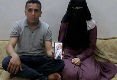 قصة يحيى.. حرب غزة تفرق بين رضيع فلسطيني ووالديه