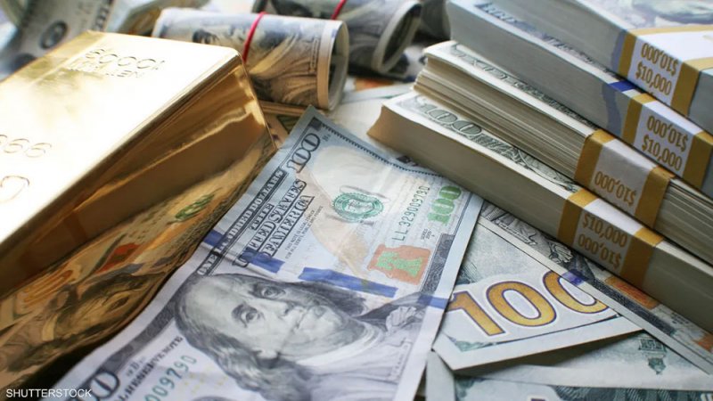 قوة الدولار تضغط على الذهب وسط ترقب لقرار الفيدرالي