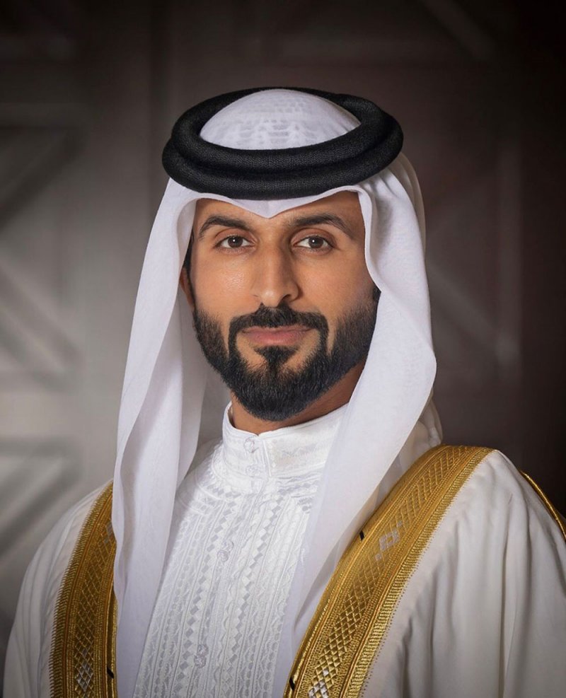 ناصر بن حمد يوجه للتكفل بكامل مصاريف علاج الإعلامي فايز السادة