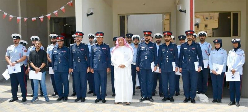 محافظ المحرق يكرم عدد من رجال الشرطة
