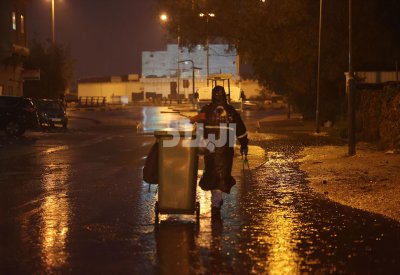 بالصور: جهود عمالة النظافة بفترة هطول الأمطار