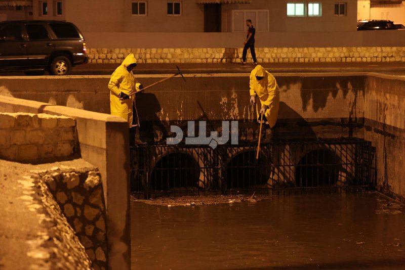 جهود حثيثة لـ"البلديات" لضمان انسيابية مصارف الأمطار
