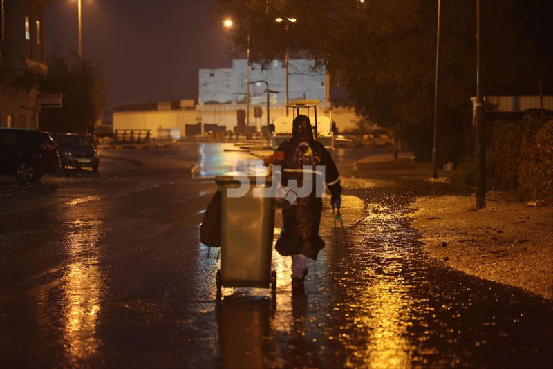 بالصور: جهود عمالة النظافة بفترة هطول الأمطار